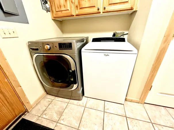Convenient in-cabin laundry room with washer and dryer