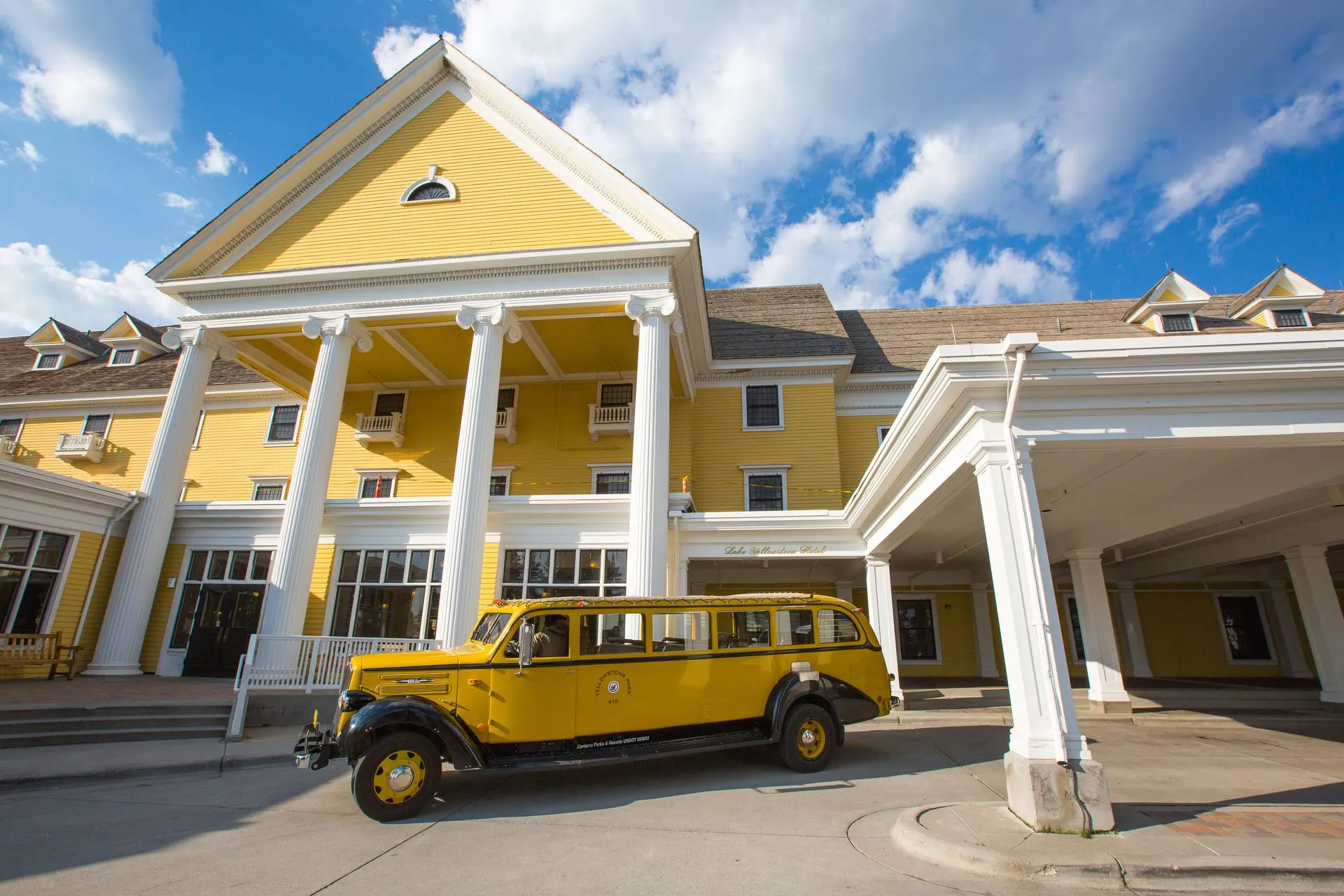 Historic Lake Yellowstone Hotel with coach